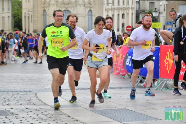 l' équipe du Marathon sur la ligne d' arrivée